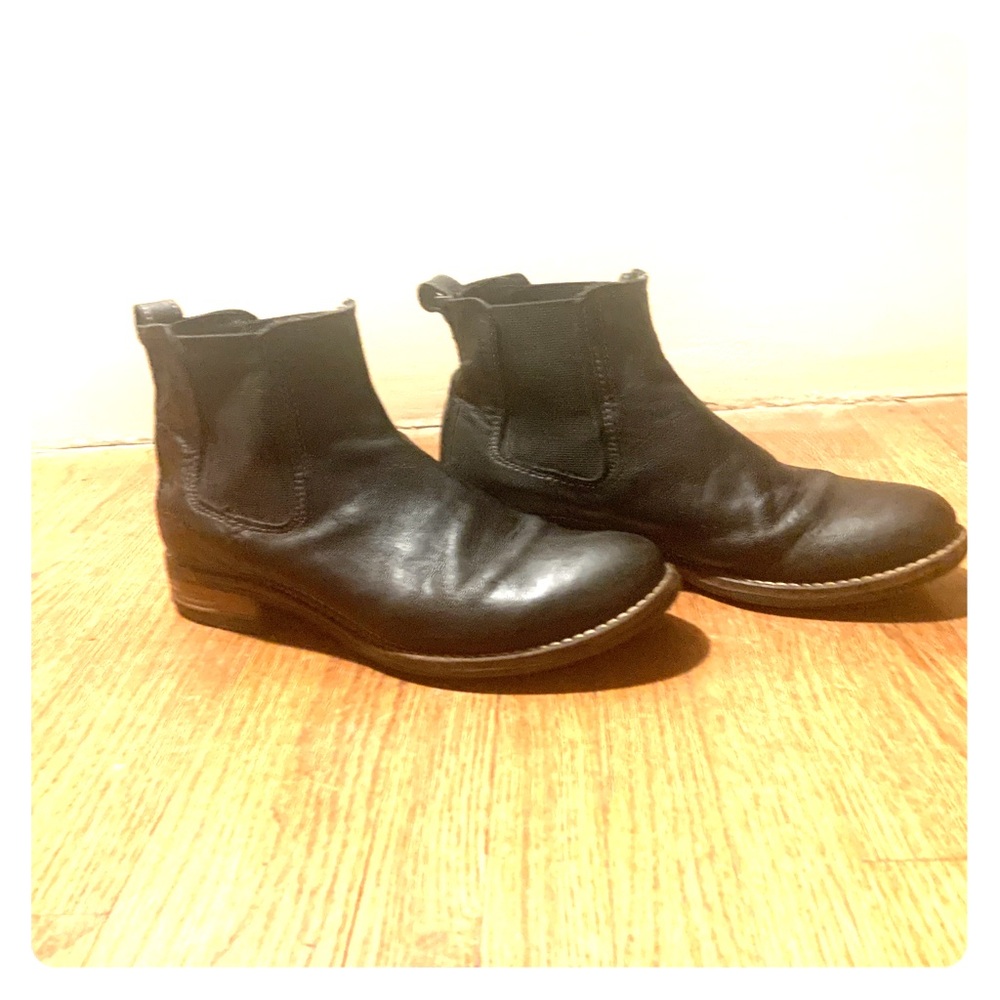 taos brand Chelsea boots